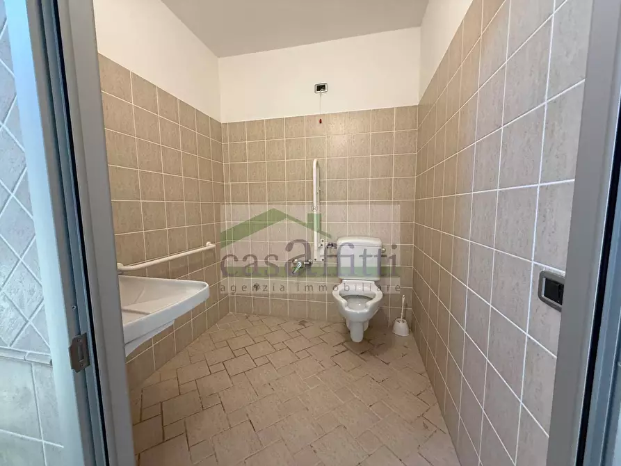 Immagine 25 di Locale commerciale in affitto  in Via Pietro Nenni a Chieti