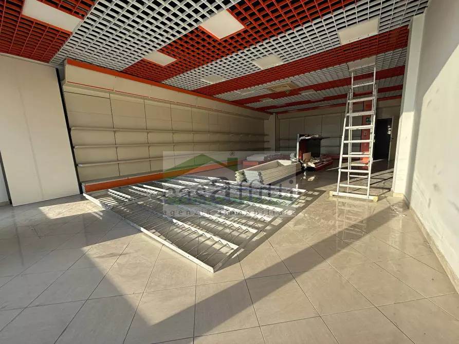 Immagine 13 di Locale commerciale in affitto  in Via Pietro Nenni a Chieti