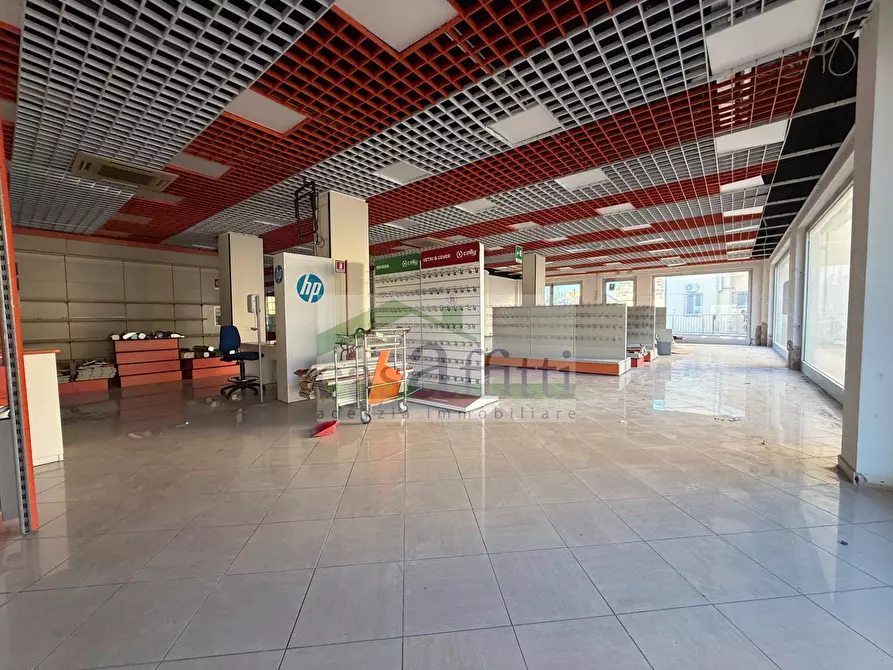 Immagine 6 di Locale commerciale in affitto  in Via Pietro Nenni a Chieti