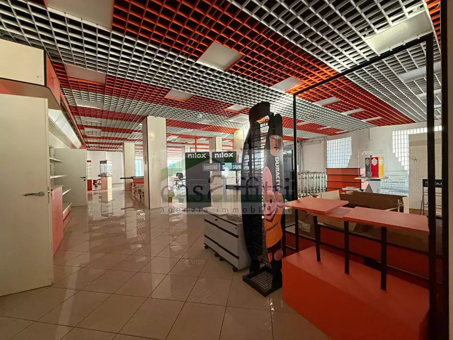 Immagine 8 di Locale commerciale in affitto  in Via Pietro Nenni a Chieti