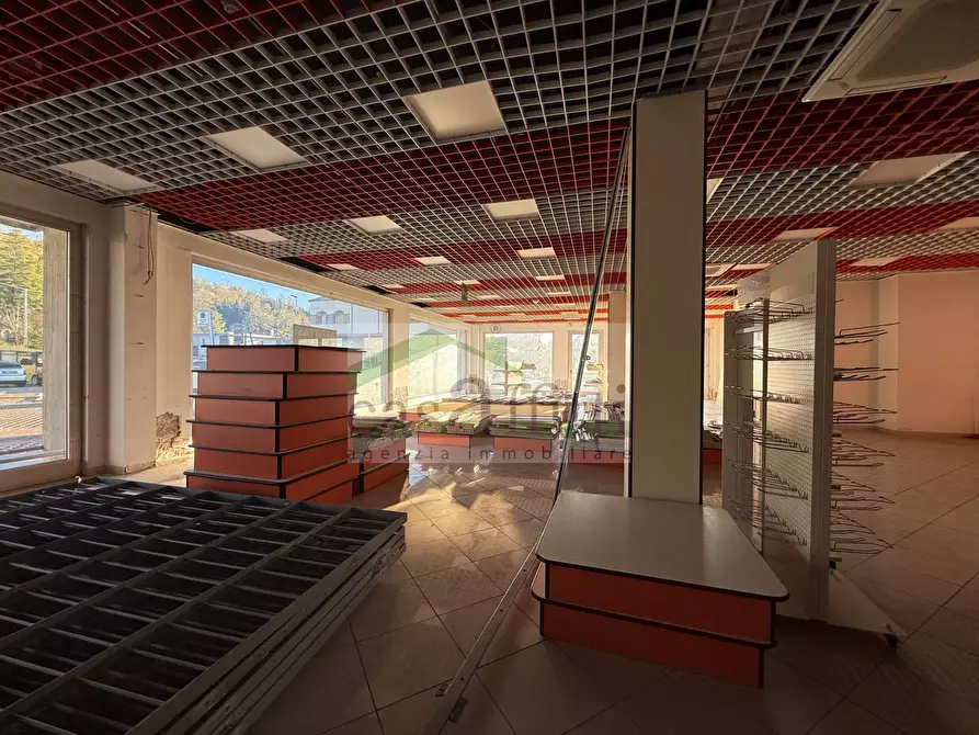 Immagine 10 di Locale commerciale in affitto  in Via Pietro Nenni a Chieti