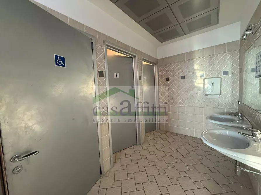 Immagine 19 di Locale commerciale in affitto  in Via Pietro Nenni a Chieti