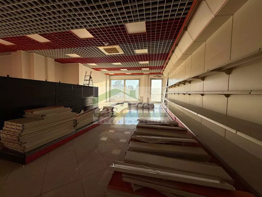 Immagine 3 di Locale commerciale in affitto  in Via Pietro Nenni a Chieti