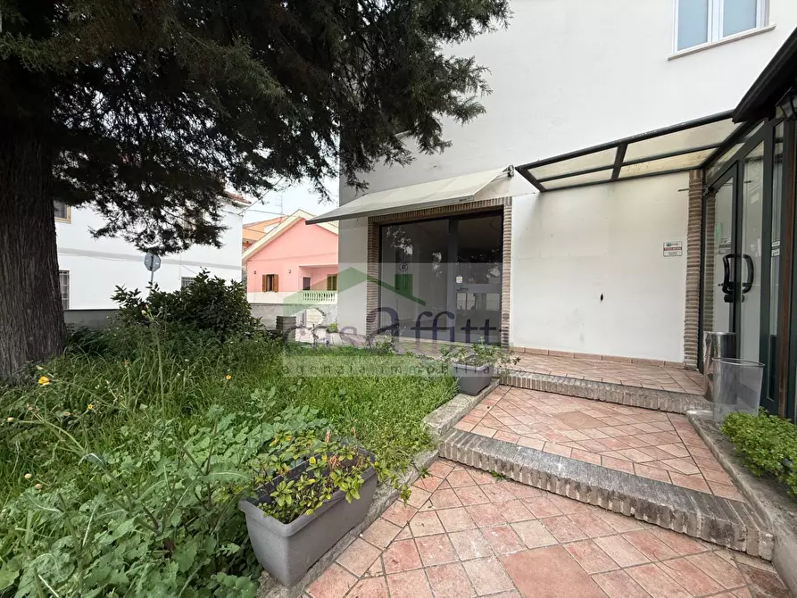 Immagine 8 di Locale commerciale in affitto  in Via Dei Vestini 114 a Chieti