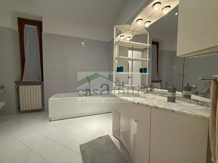 Immagine 11 di Appartamento in affitto  in Piazza IV Novembre 4 a Francavilla Al Mare