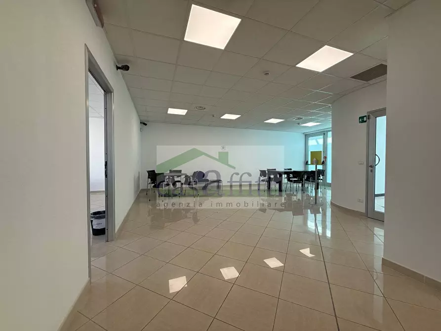 Immagine 5 di Ufficio in affitto  in Via Pietro Nenni a Chieti
