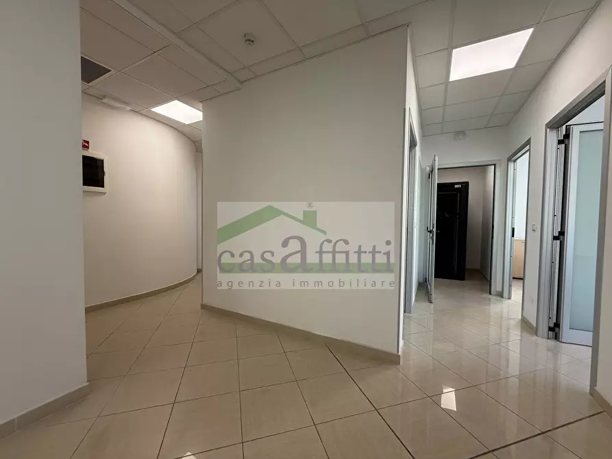 Immagine 10 di Ufficio in affitto  in Via Pietro Nenni a Chieti