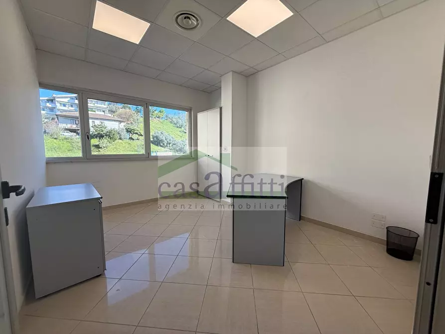 Immagine 11 di Ufficio in affitto  in Via Pietro Nenni a Chieti