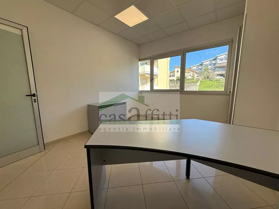 Immagine 12 di Ufficio in affitto  in Via Pietro Nenni a Chieti