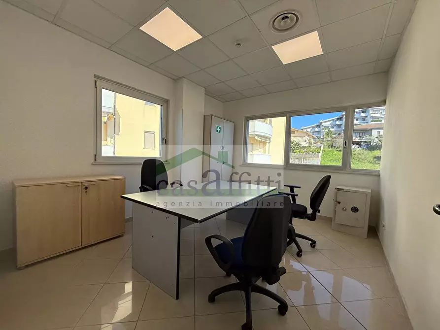 Immagine 16 di Ufficio in affitto  in Via Pietro Nenni a Chieti