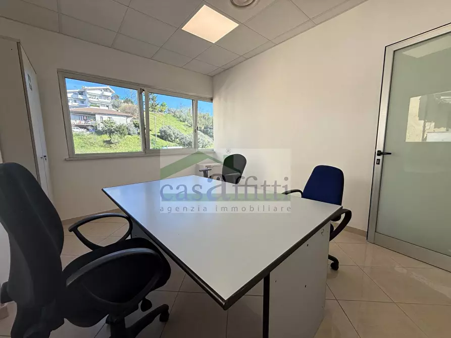 Immagine 17 di Ufficio in affitto  in Via Pietro Nenni a Chieti