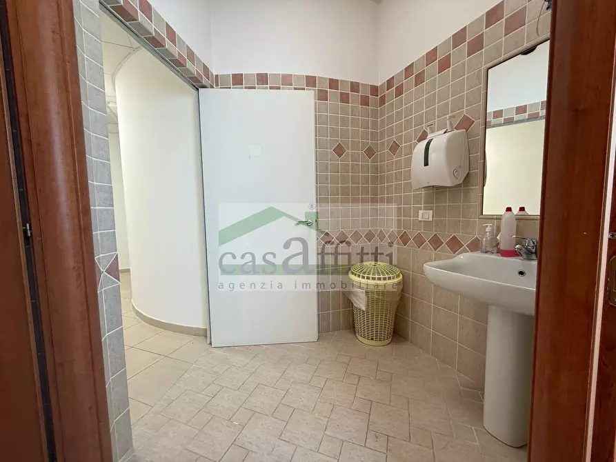Immagine 29 di Ufficio in affitto  in Via Pietro Nenni a Chieti