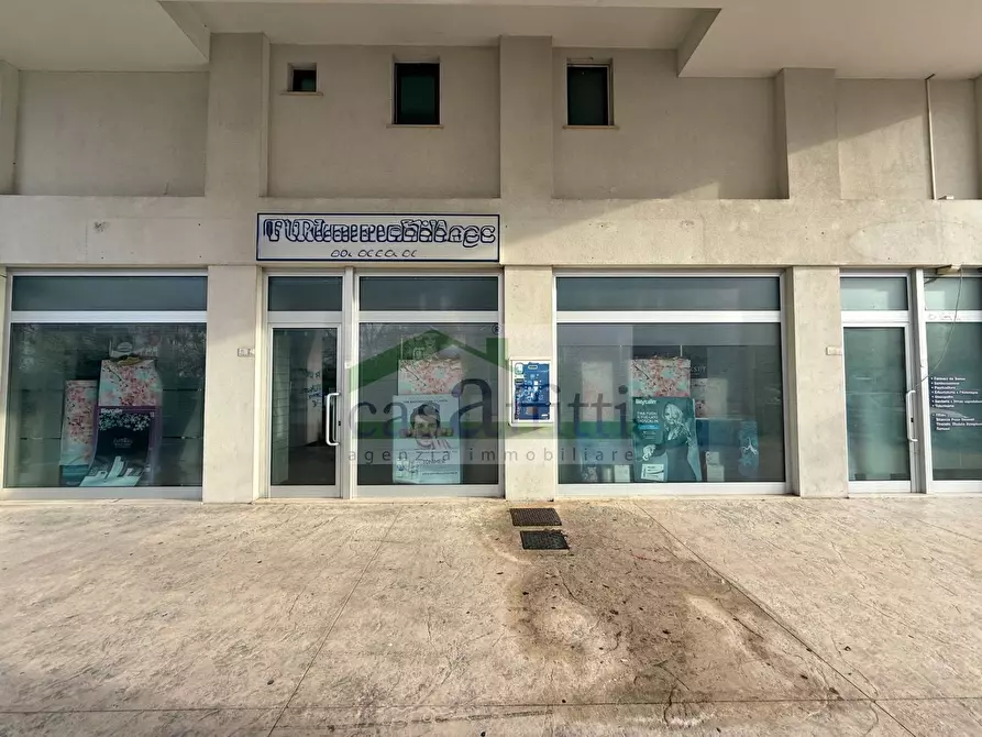 Immagine 23 di Locale commerciale in vendita  in Via Papa Giovanni Paolo II 7 a Chieti