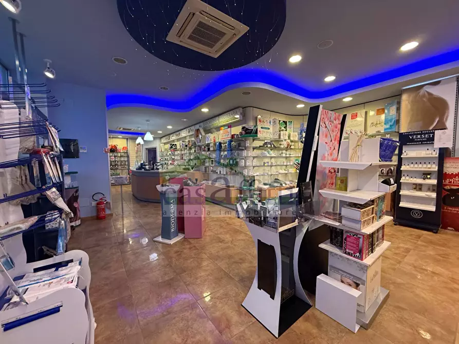 Immagine 18 di Locale commerciale in vendita  in Via Papa Giovanni Paolo II 7 a Chieti