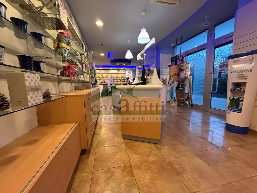 Immagine 7 di Locale commerciale in vendita  in Via Papa Giovanni Paolo II 7 a Chieti
