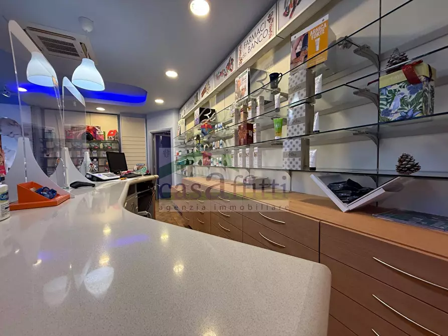 Immagine 16 di Locale commerciale in vendita  in Via Papa Giovanni Paolo II 7 a Chieti
