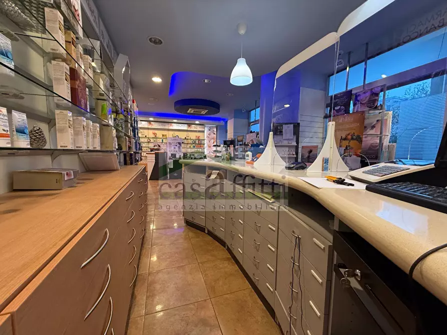 Immagine 20 di Locale commerciale in vendita  in Via Papa Giovanni Paolo II 7 a Chieti