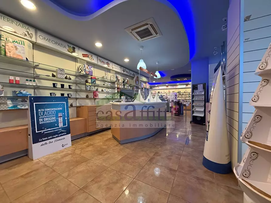 Immagine 21 di Locale commerciale in vendita  in Via Papa Giovanni Paolo II 7 a Chieti