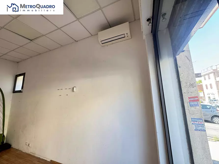 Immagine 9 di Locale commerciale in affitto  in Via Della Pisana 87 a Roma