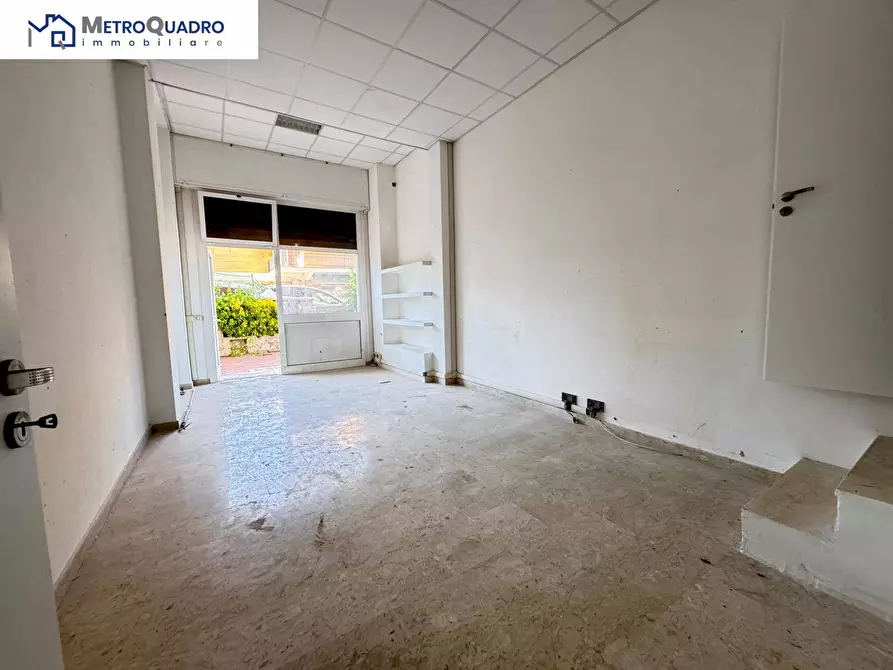 Immagine 4 di Locale commerciale in affitto  in via delle vign 36 a Roma