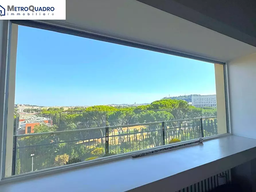 Immagine 3 di Appartamento in vendita  in Via Della Farnesina a Roma