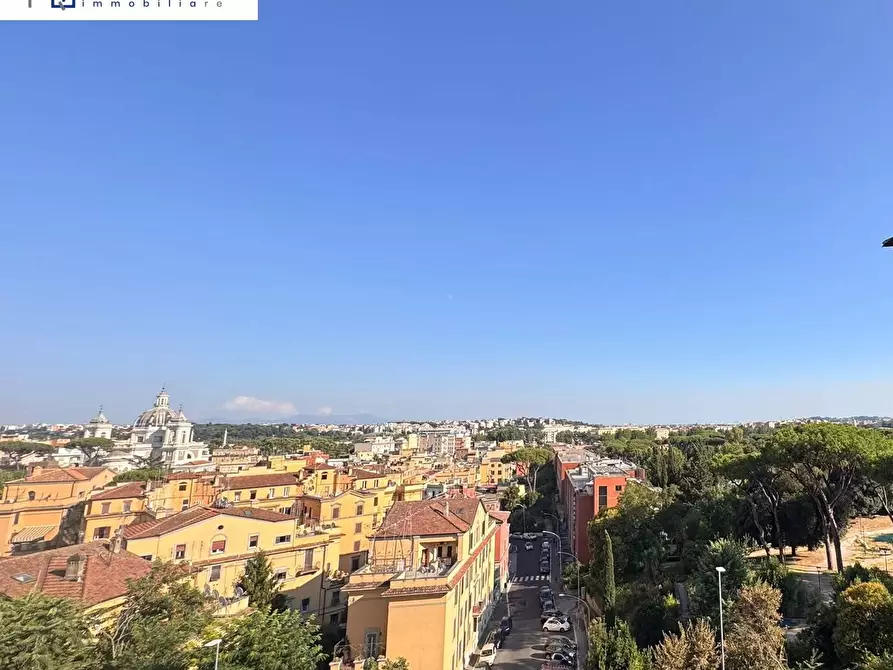 Immagine 10 di Appartamento in vendita  in Via Della Farnesina a Roma