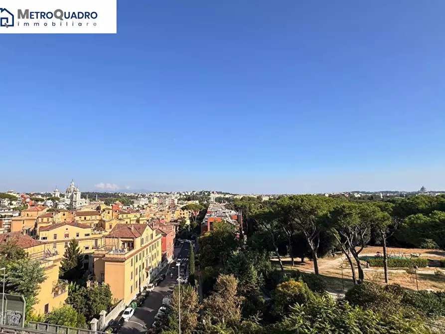 Immagine 26 di Appartamento in vendita  in Via Della Farnesina a Roma