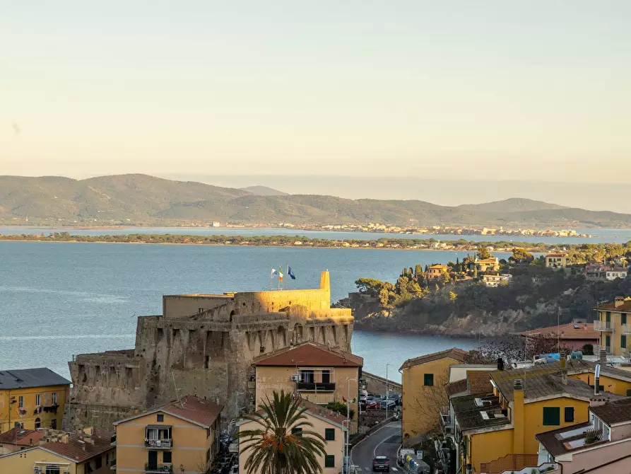 Immagine 2 di Attico in vendita  in Strada del Sole 32 a Monte Argentario