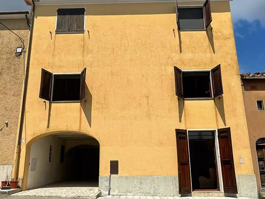 Immagine 1 di Casa indipendente in vendita  in Piazza Barbana snc a Scansano