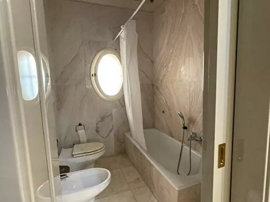 Immagine 19 di Appartamento in vendita  in Strada chiantigiana 52 a Siena