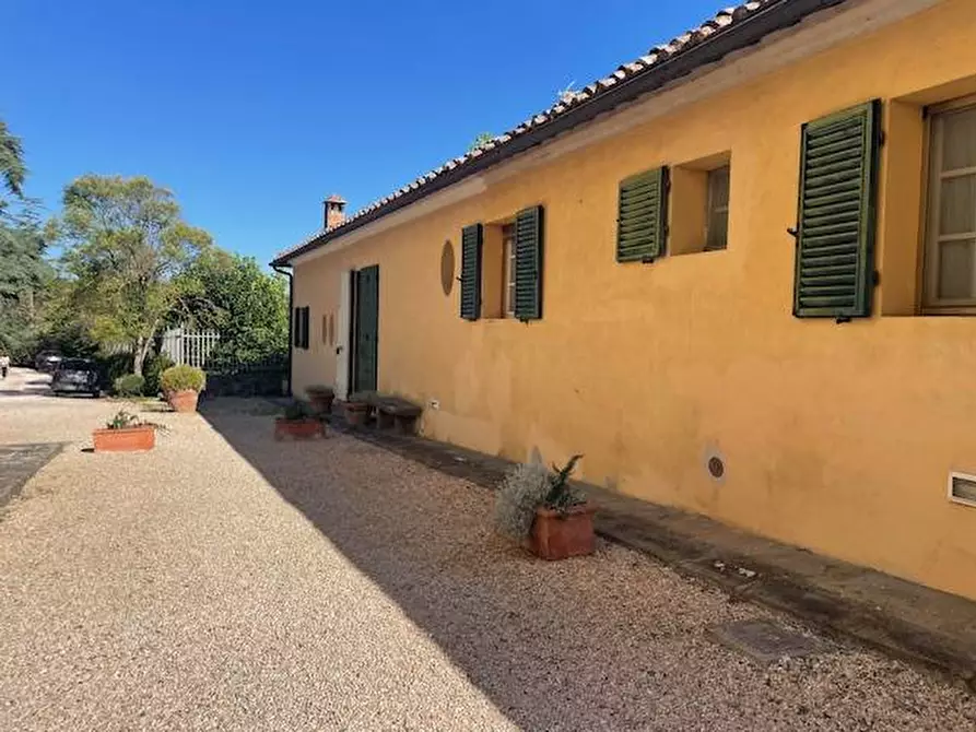 Immagine 3 di Appartamento in vendita  in Strada chiantigiana 52 a Siena