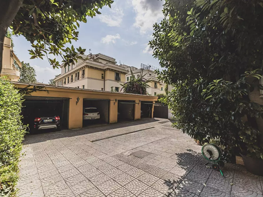 Immagine 72 di Attico in vendita  in Via Barnaba Oriani a Roma