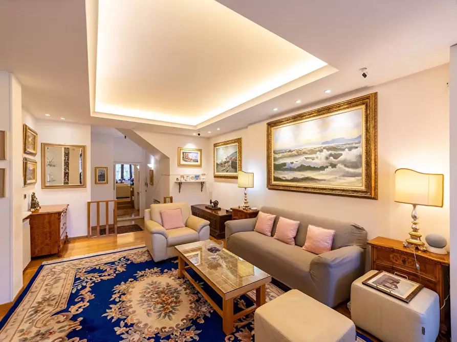 Immagine 2 di Villa in vendita  in via Giuseppe Balzaretto a Roma