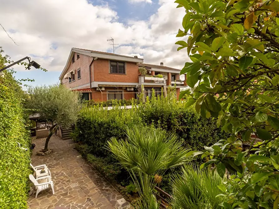 Immagine 1 di Villa in vendita  in via Giuseppe Balzaretto a Roma
