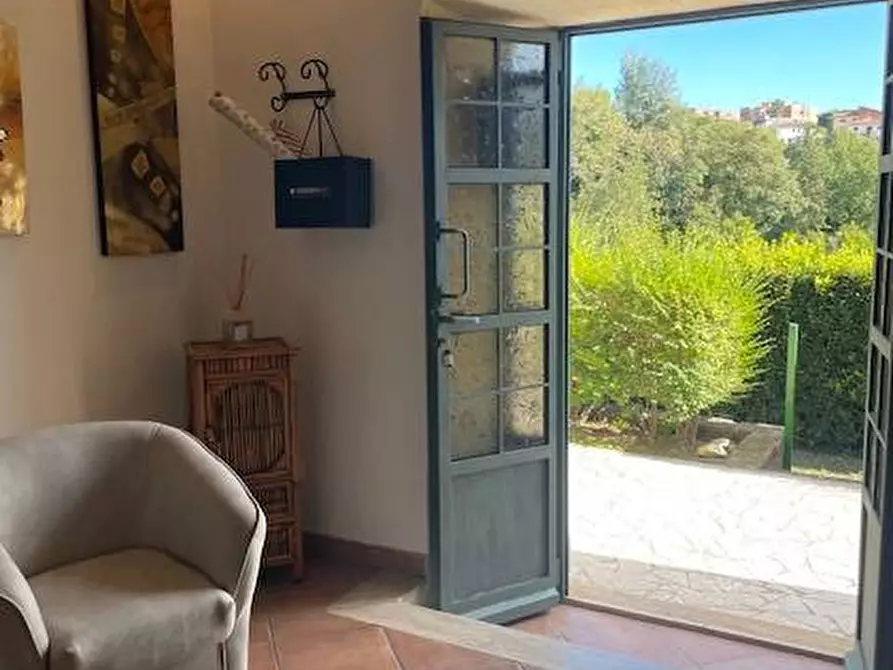 Immagine 1 di Appartamento in vendita  in Viale San Francesco snc a Pitigliano
