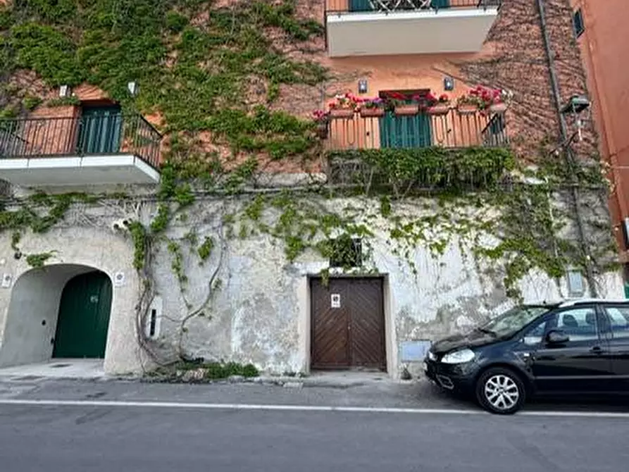 Immagine 1 di Locale commerciale in vendita  in Lungomare Andrea Doria 75 a Monte Argentario