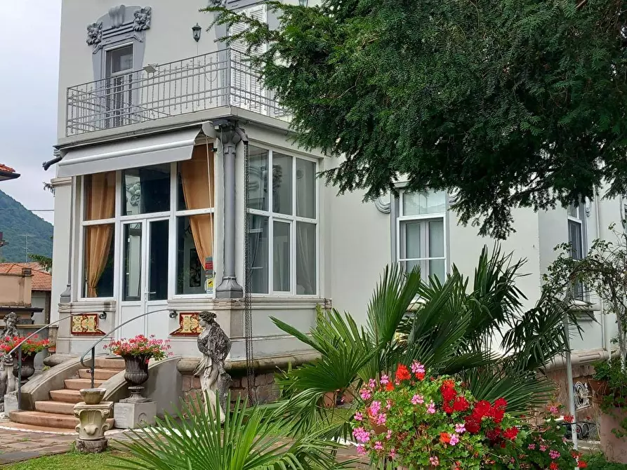 Immagine 3 di Villa in vendita  in via roma a Arcisate