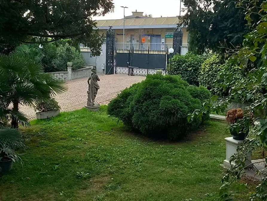 Immagine 6 di Villa in vendita  in via roma a Arcisate