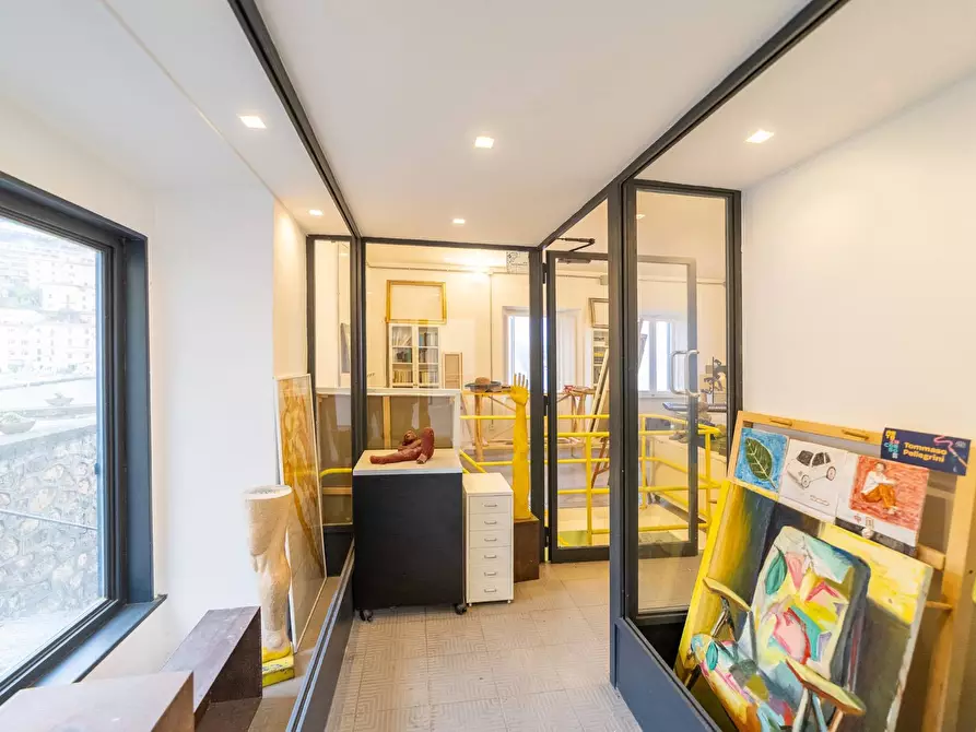 Immagine 2 di Locale commerciale in vendita  in Corso Umberto I 1 a Monte Argentario