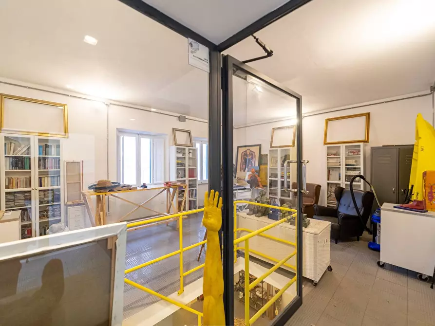 Immagine 5 di Locale commerciale in vendita  in Corso Umberto I 1 a Monte Argentario