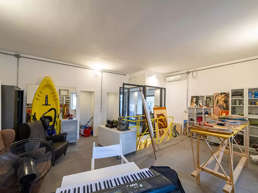 Immagine 8 di Locale commerciale in vendita  in Corso Umberto I 1 a Monte Argentario