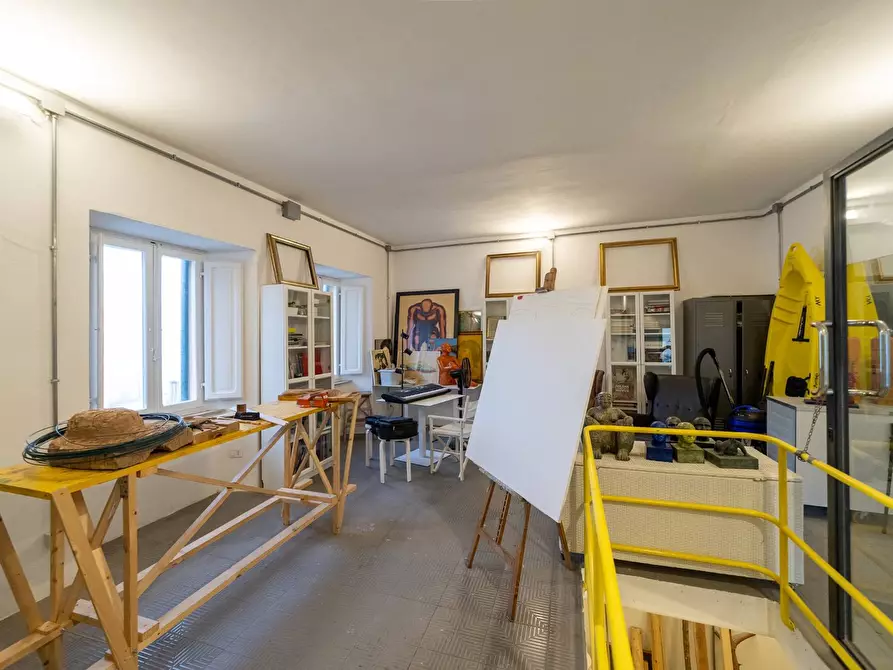 Immagine 9 di Locale commerciale in vendita  in Corso Umberto I 1 a Monte Argentario