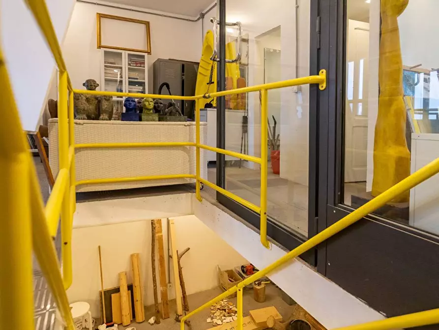 Immagine 10 di Locale commerciale in vendita  in Corso Umberto I 1 a Monte Argentario