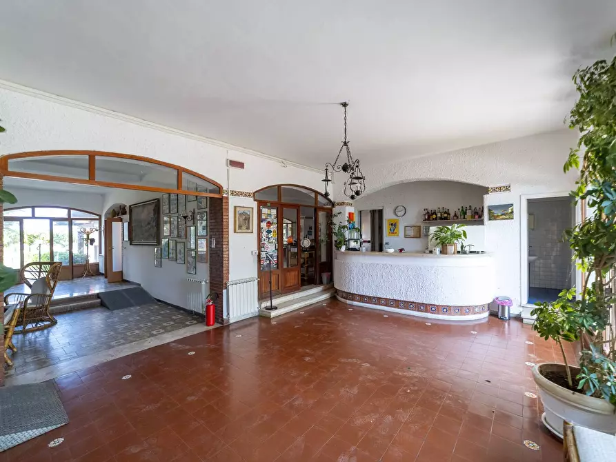 Immagine 45 di Attività commerciale in vendita  in SS 1 30 a Santa Marinella