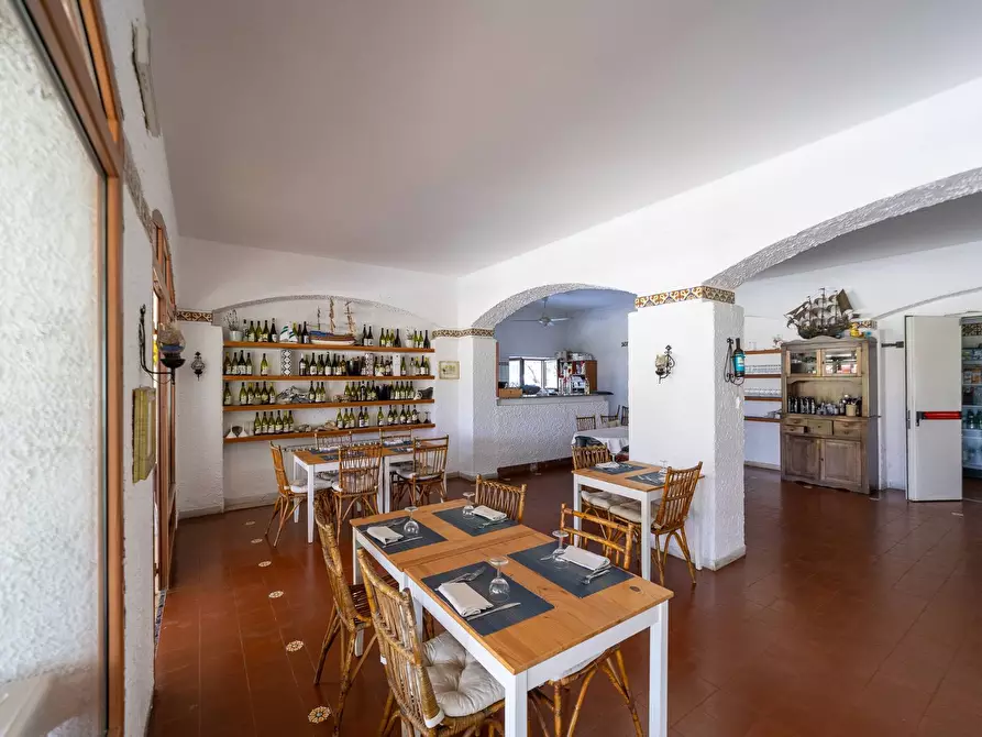 Immagine 54 di Attività commerciale in vendita  in SS 1 30 a Santa Marinella
