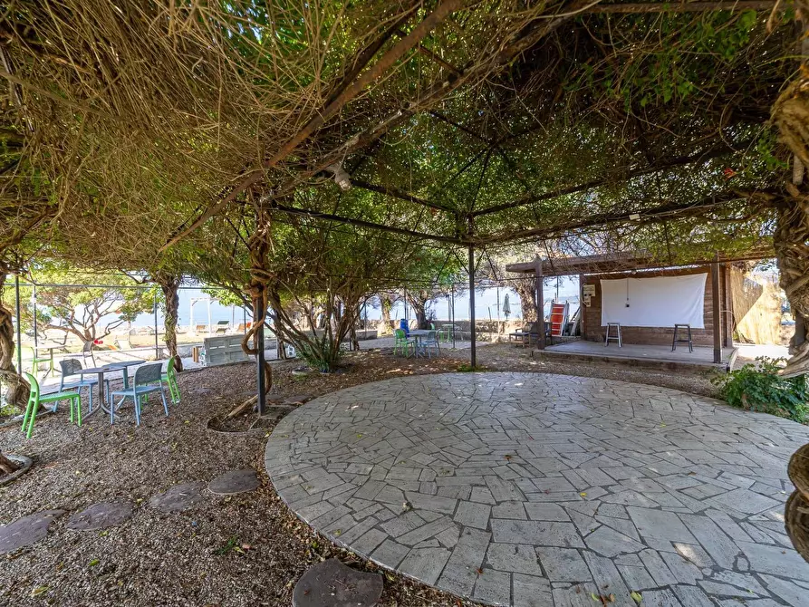Immagine 60 di Attività commerciale in vendita  in SS 1 30 a Santa Marinella