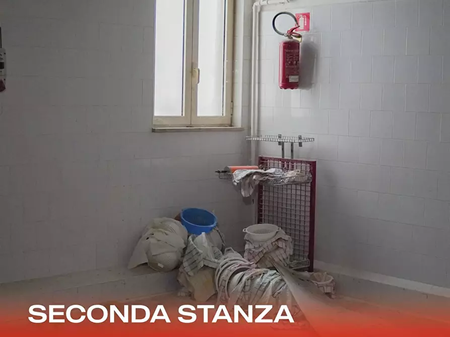 Immagine 8 di Attività commerciale in vendita  a Orta Nova