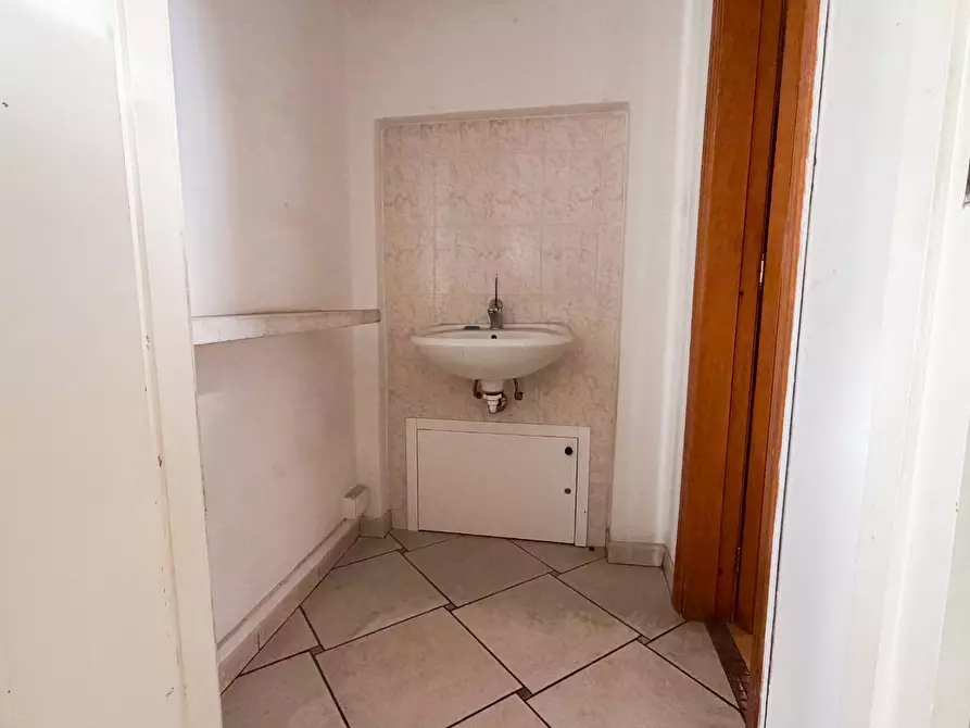 Immagine 10 di Attività commerciale in affitto  in VIA PALATELLA a Manfredonia