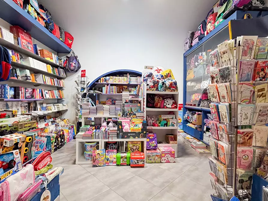 Immagine 3 di Attività commerciale in vendita  in CORSO MANFREDI a Manfredonia