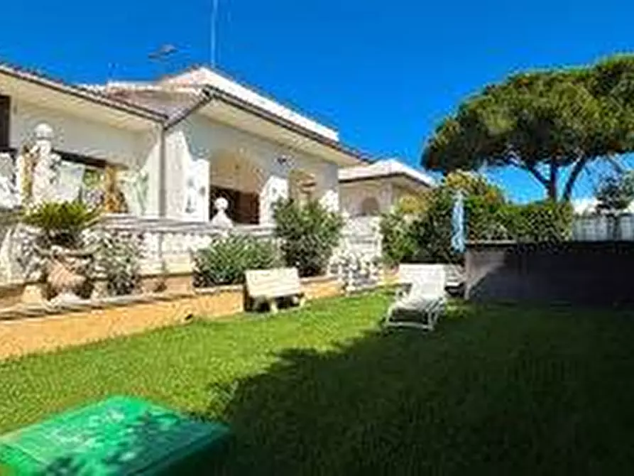 Immagine 2 di Villa in vendita  a Manfredonia